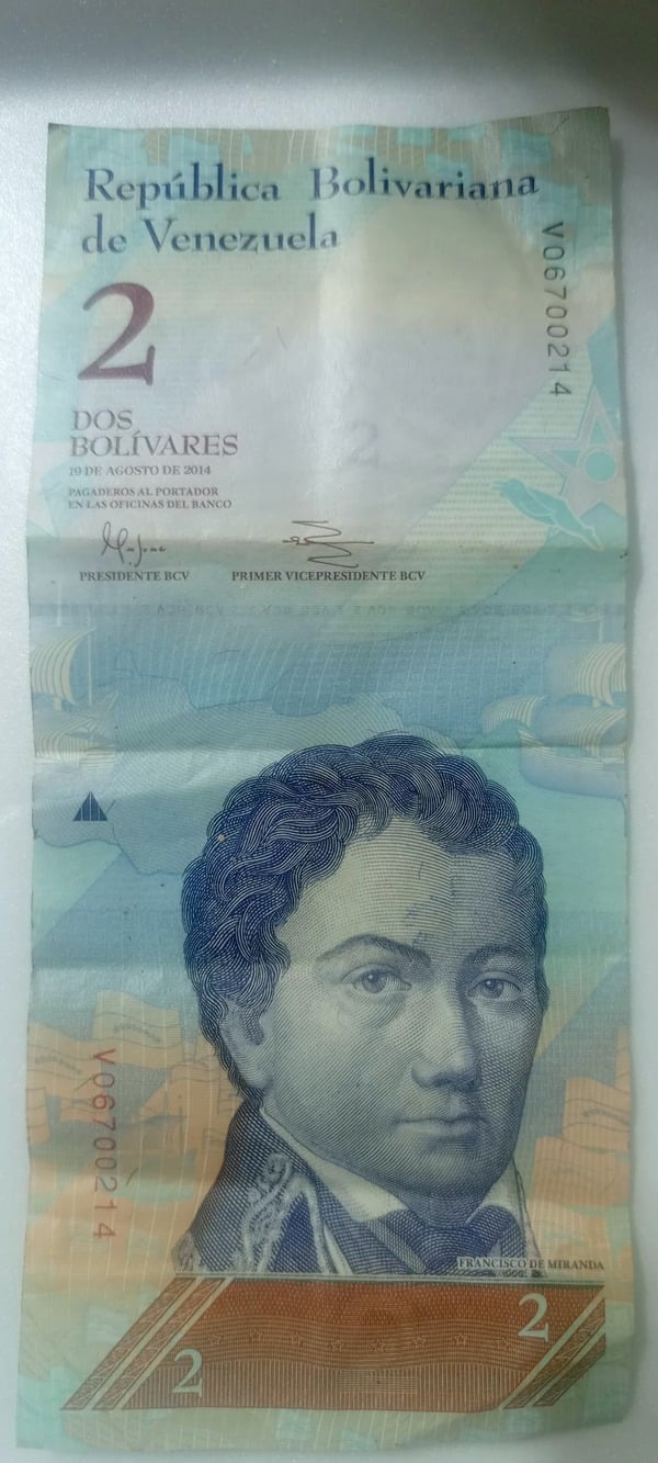 Venta de billetes venezolanos